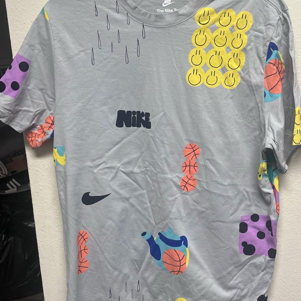 Nike Gray and Yellow Short Sleeve Tee Sporty Design